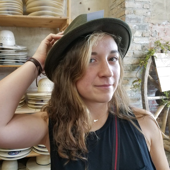 Meet your Posher, Jessica - Picture 1 of 2